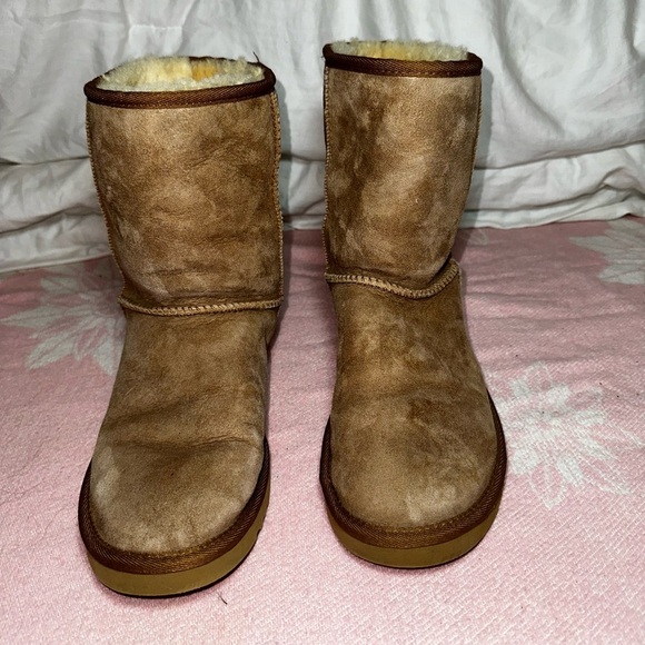 UGG Australia Classic Short Boots - Picture 11 of 13